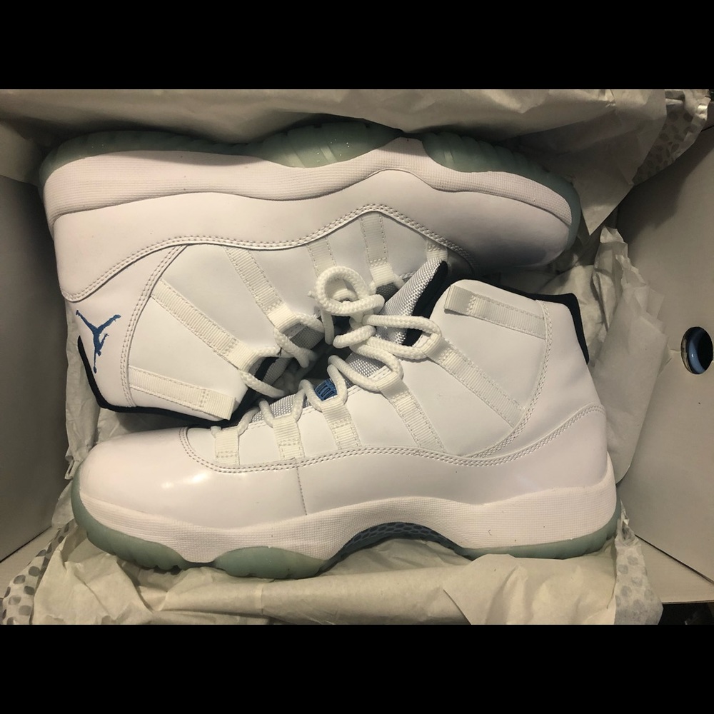 Jordan Retro 11 white / blue